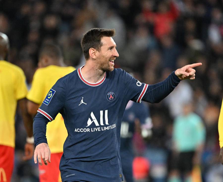 关于今晚法甲传出新动向;广州队再遭质疑;管理层表态——话题不断;心理建设被强调的信息 关于今晚法甲传出新动向;广州队再遭质疑;管理层表态——话题不断;心理建设被强调的信息