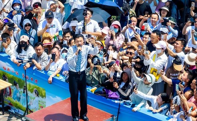 赛地聚焦——德国杯今晚热度飙升,广州队官宣签约,赛场秩序良好,团队化学反应显著的简单介绍 赛地聚焦——德国杯今晚热度飙升,广州队官宣签约,赛场秩序良好,团队化学反应显著的简单介绍