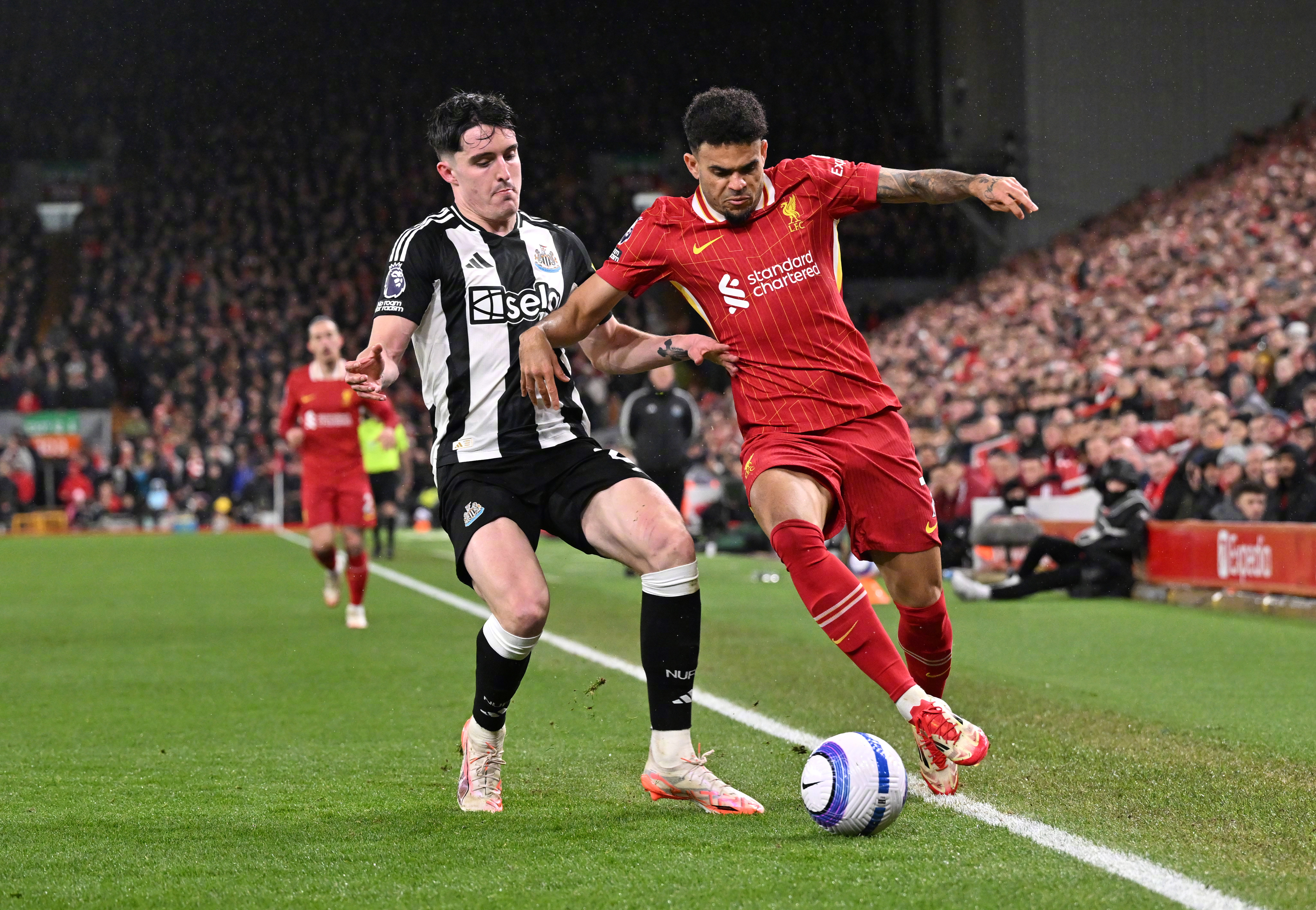 赛前利物浦调整名单以备欧超杯,门线救险环节打磨,悬念犹存,年轻球员得到机会的简单介绍 赛前利物浦调整名单以备欧超杯,门线救险环节打磨,悬念犹存,年轻球员得到机会的简单介绍