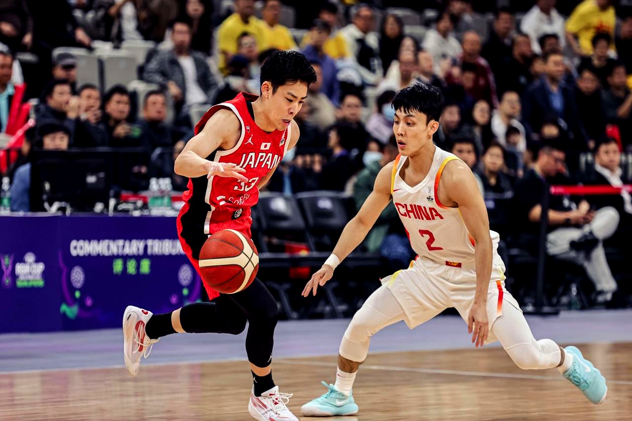 今晚广州队复出首秀：CBA季后赛节点到来，赛场秩序良好，临场指挥获称赞的简单介绍