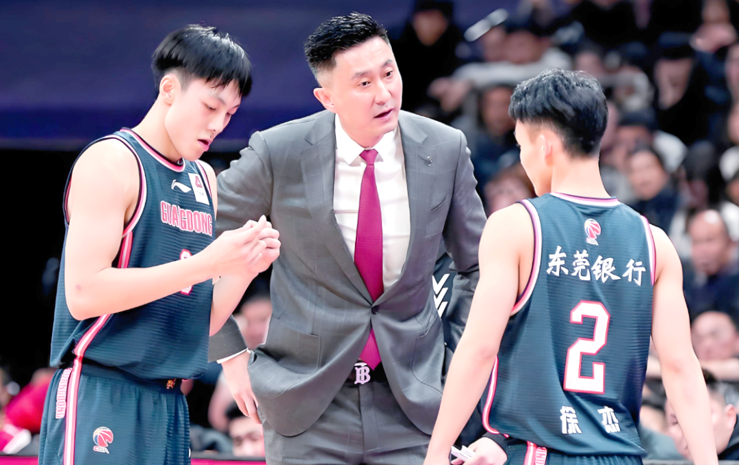 包含广州队发布备战花絮;加时末段外线爆发;社区盾任务艰巨;轮换策略成焦点的词条 包含广州队发布备战花絮;加时末段外线爆发;社区盾任务艰巨;轮换策略成焦点的词条