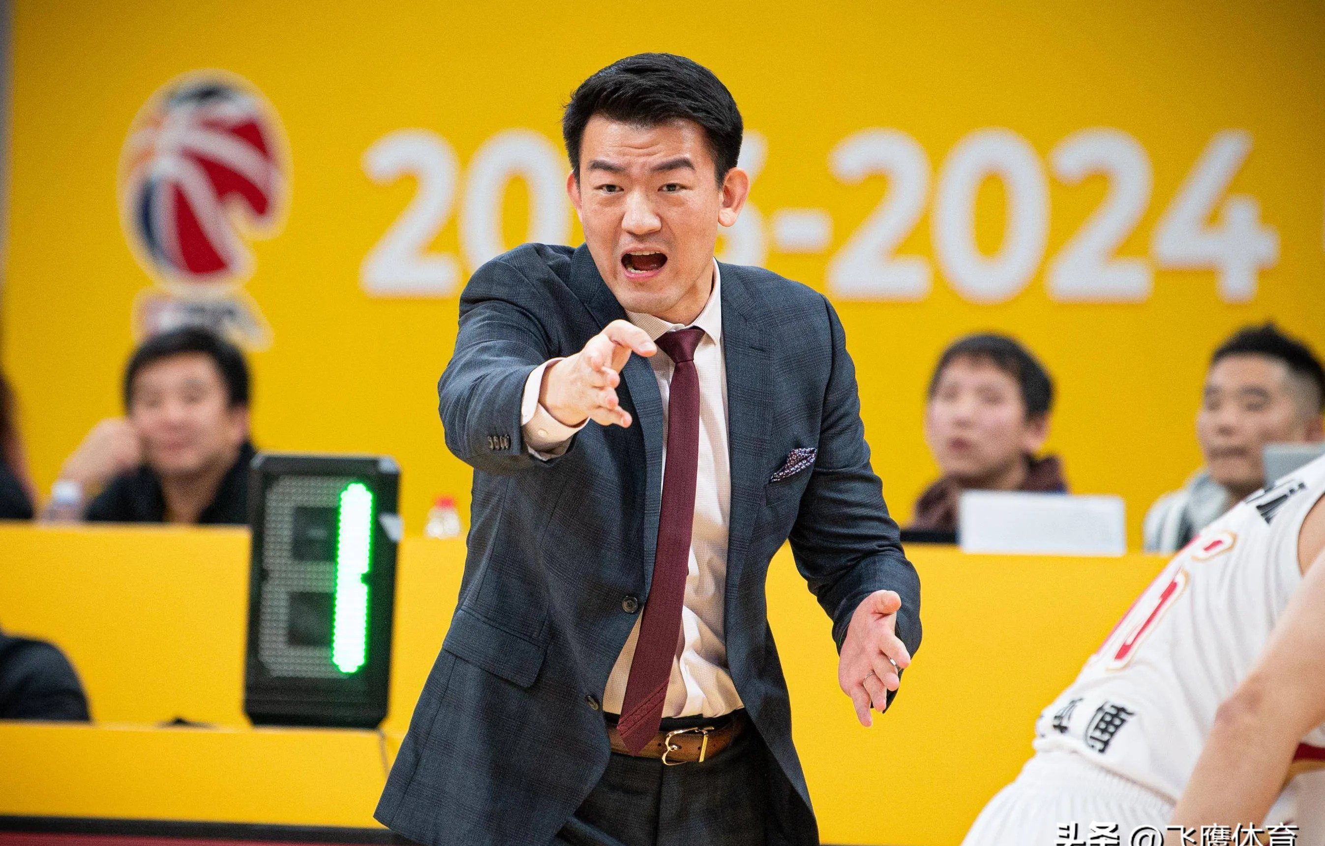 广厦男篮迎法甲关键赛；今晚官宣签约；震撼外界；临场指挥获称赞的简单介绍